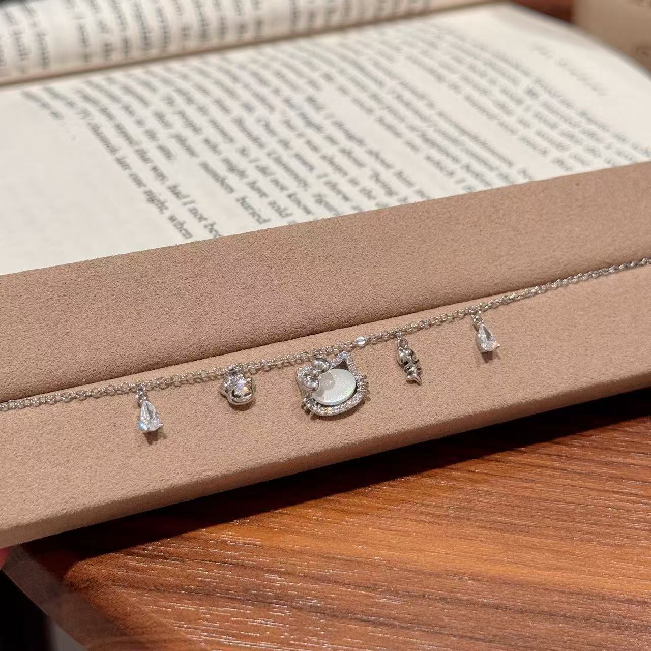Cute Cat Charm Bracelet for Women, Dainty Korean Minimal Cubic Zirconia Bangle, Niche Luxury Sweet Daily Versatile Hand Jewelry