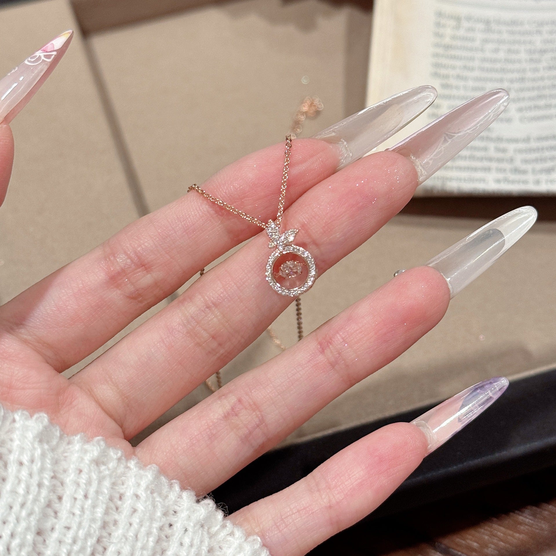 Minimalist Butterfly Pendant Necklace, Luxury Niche Round Clavicle Chain, Exquisite Versatile Fashion Jewelry