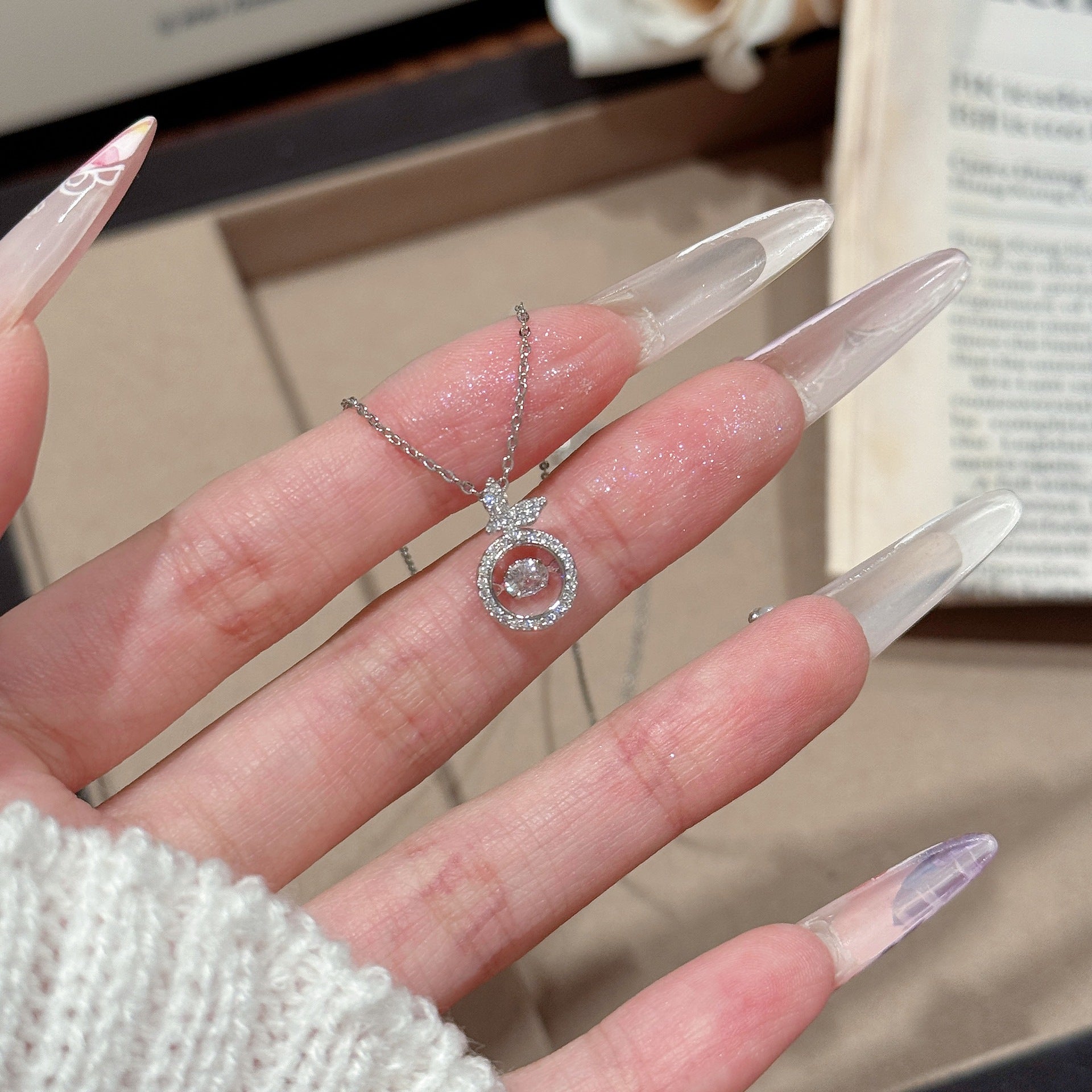 Minimalist Butterfly Pendant Necklace, Luxury Niche Round Clavicle Chain, Exquisite Versatile Fashion Jewelry