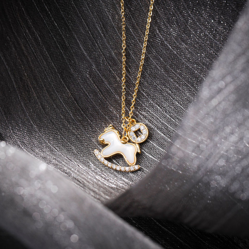 Lucky Horse Pendant Clavicle Chain, Natural Shell Zodiac Necklace, Stylish Versatile Neck Chain, Ideal Gift for Horse Zodiac