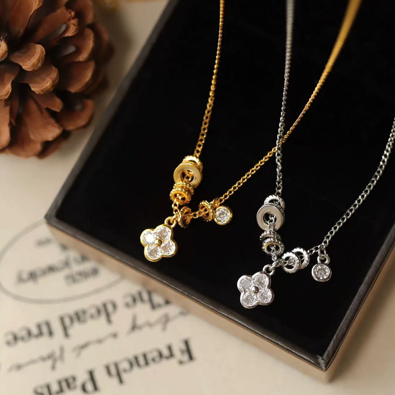 Spring Jewelry Four-Leaf Clover Necklace, Luxury Niche Designed Clavicle Chain