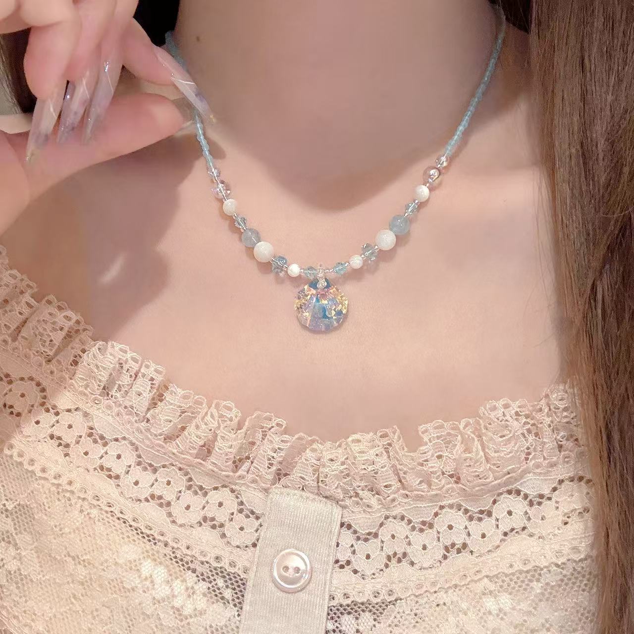 Crystal Natural Shell Pendant Necklace, Luxury Niche High-End Sweet Dainty Elegant Adjustable Collarbone Chain for Women Daily Jewelry