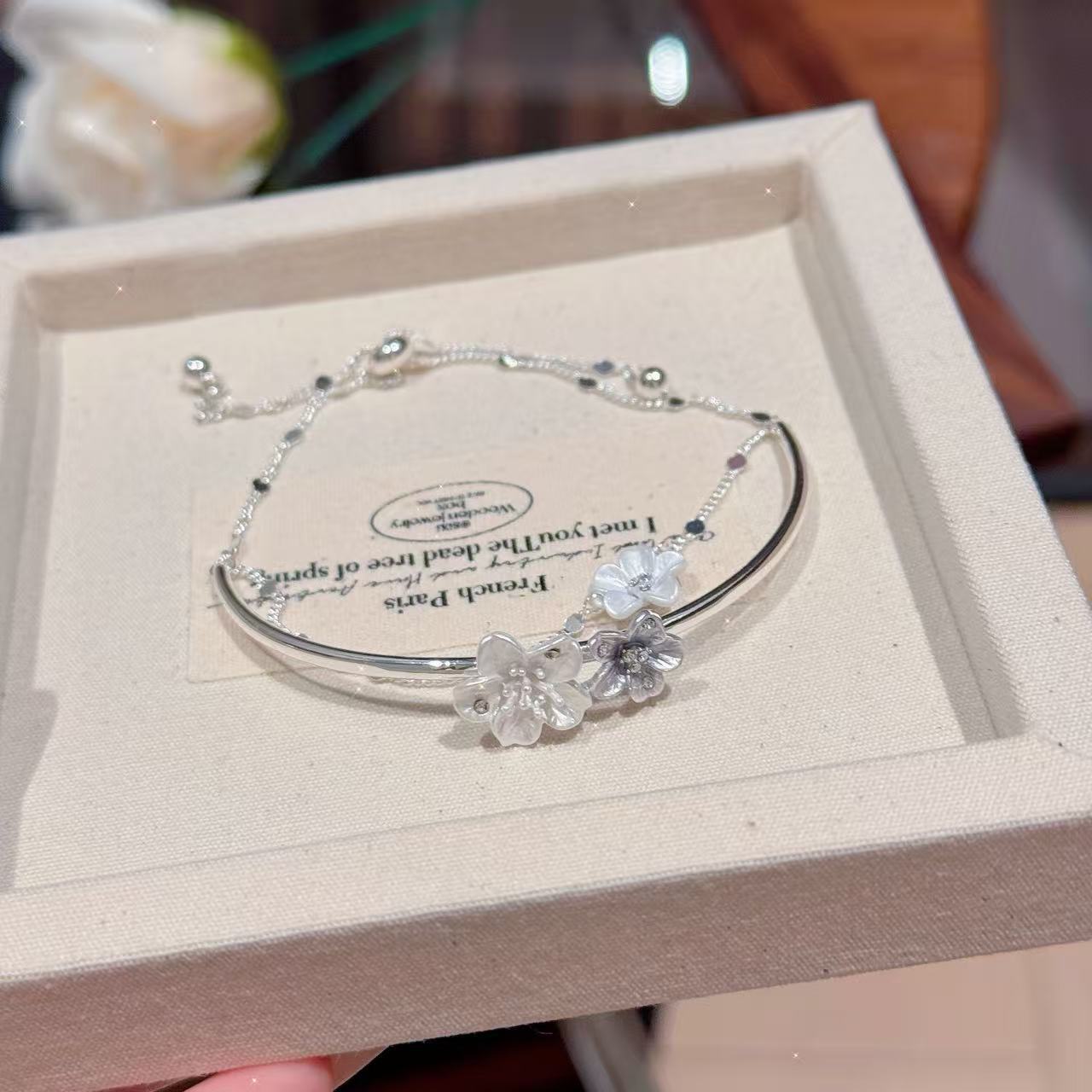 Year of the Horse Lucky Jewelry Set, Luxury Floral Pendant Clavicle Chain, Deer Bracelet & Bow Necklace Elegant Autumn Winter Fashion Accessories