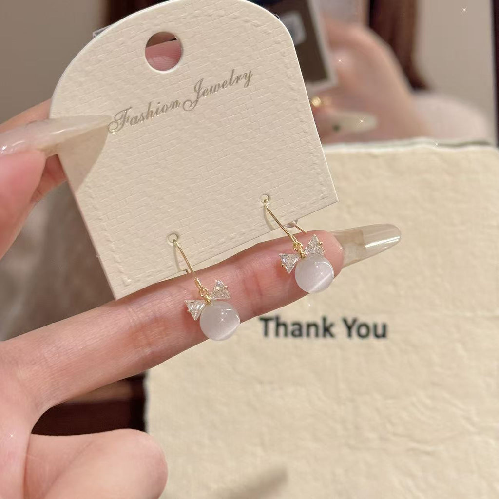 White Cat Eye Butterfly Stud Earrings Luxury Fresh Women Earring