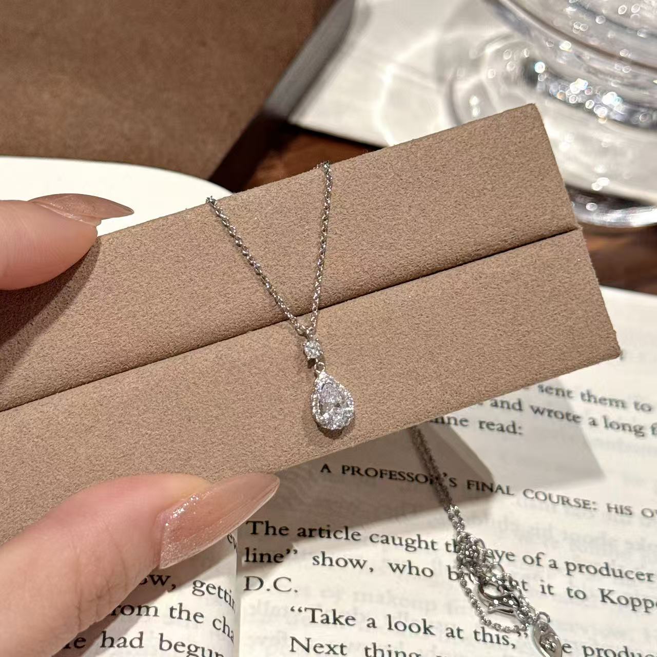 Korean Style Water Drop Zircon Necklace, Luxury Niche Clavicle Chain, Minimalist Exquisite All-match Pendant Jewelry