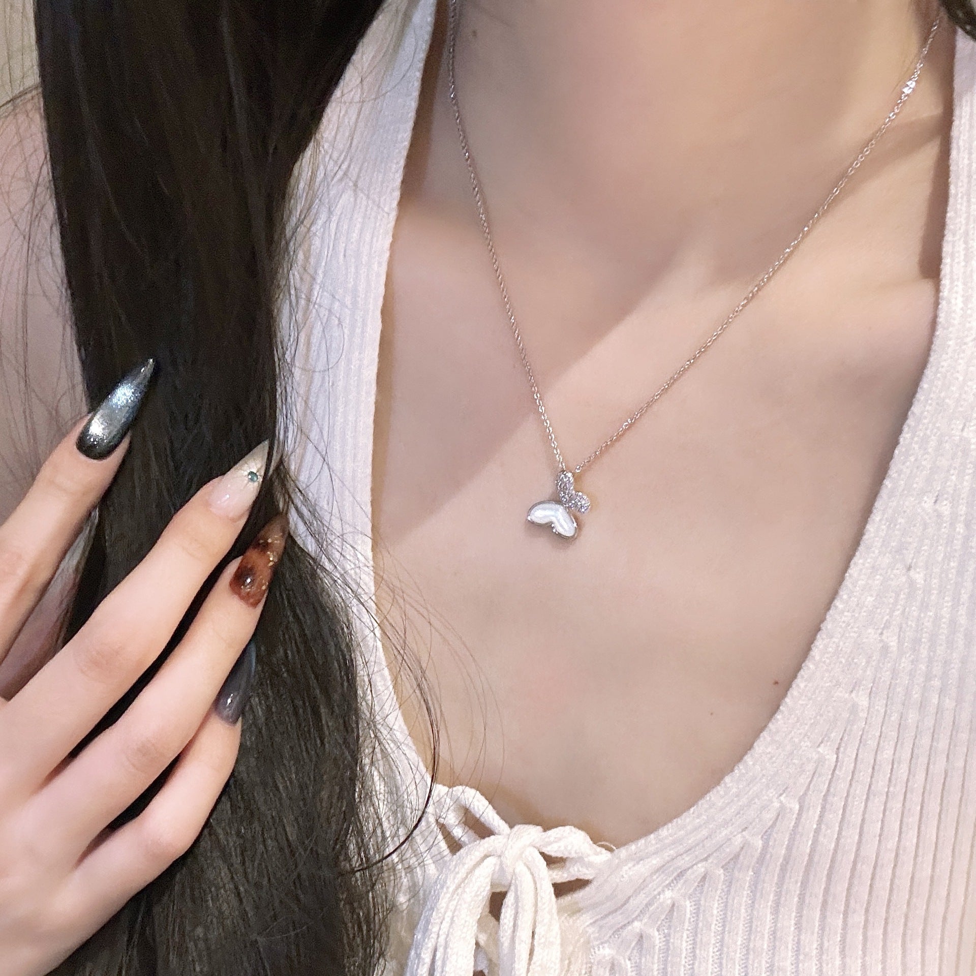 Custom Vivid Butterfly Necklace, Ins Minimal Luxury Niche Clavicle Chain with Natural Shell, Elegant Dainty Women Jewelry
