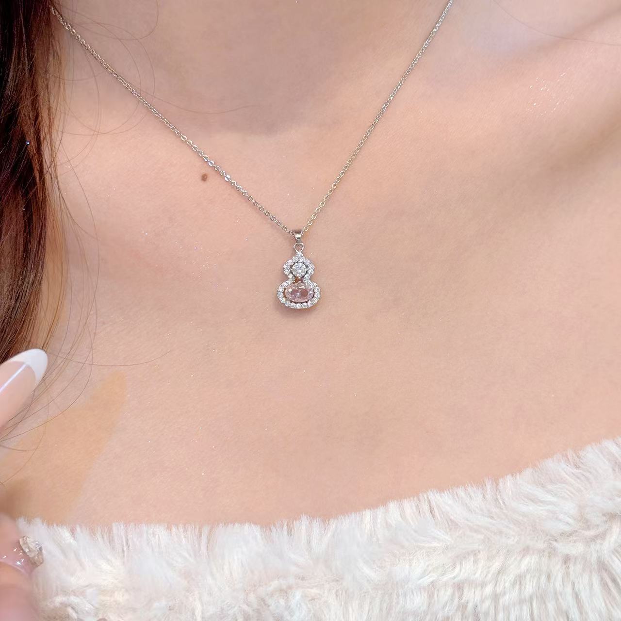 Oriental Gourd Pendant Necklace, Elegant Luxury All-match Daily Neck Chain
