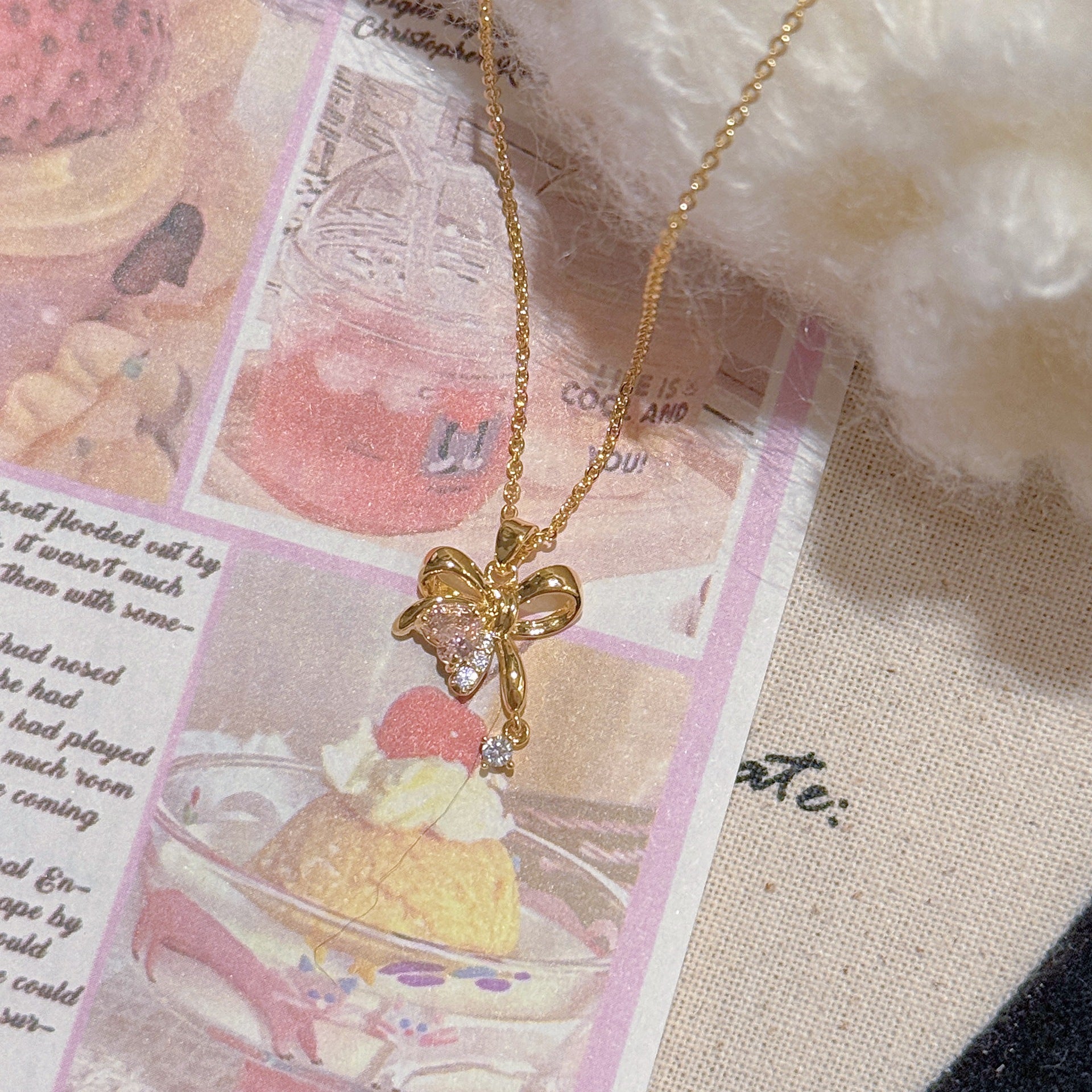 Sweet Luxury Niche Bow with Heart Cubic Zirconia Pendant Necklace, Designer Dainty Elegant All-Match Women Cross-Border