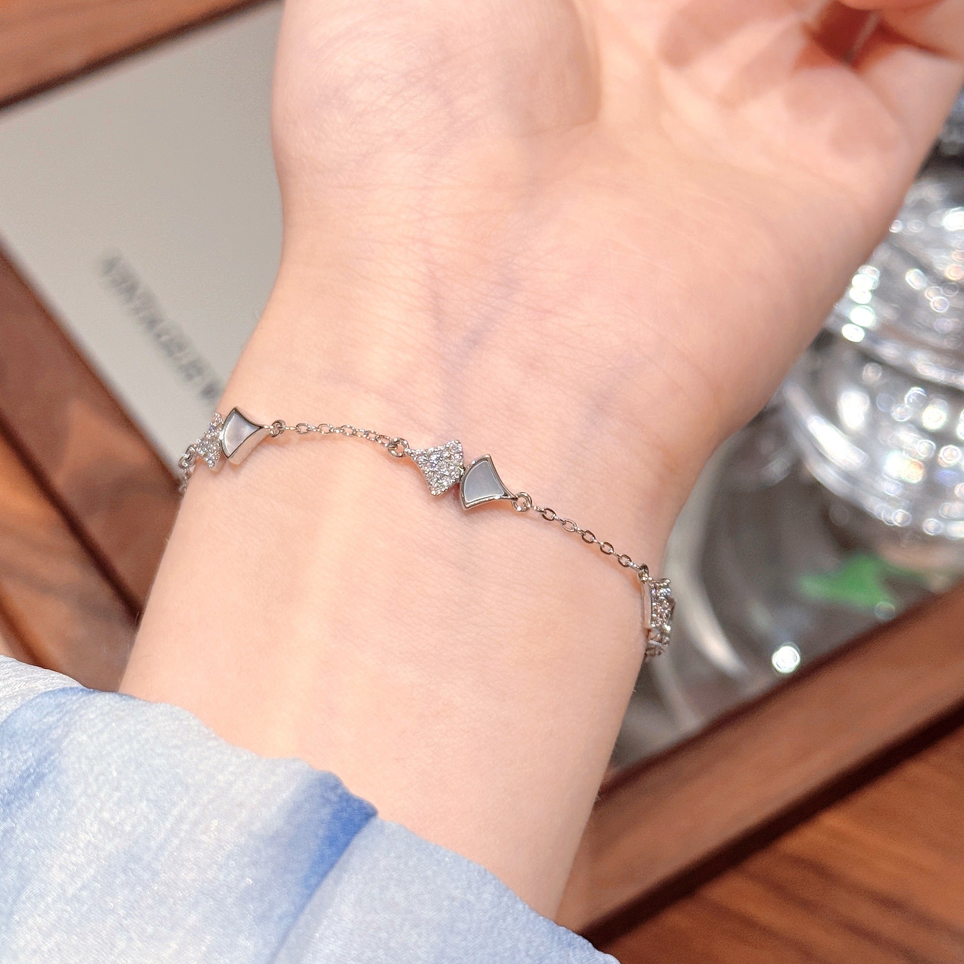 New Ginkgo Leaf Bracelet, Light Luxury Natural Shell Jewelry, Fashion Exquisite Niche Women Wrist Ornament
