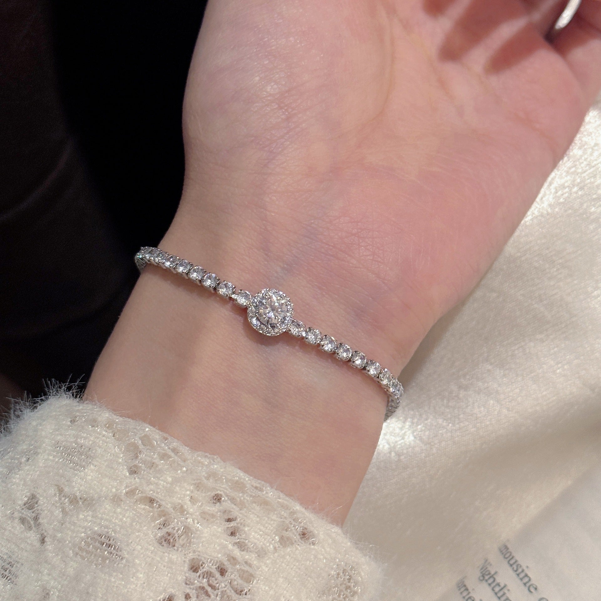 Geometric Round Shiny Zircon Bracelet, Luxury Niche Minimalist Elegant Bangle, Daily Commute All-match Fashion Jewelry