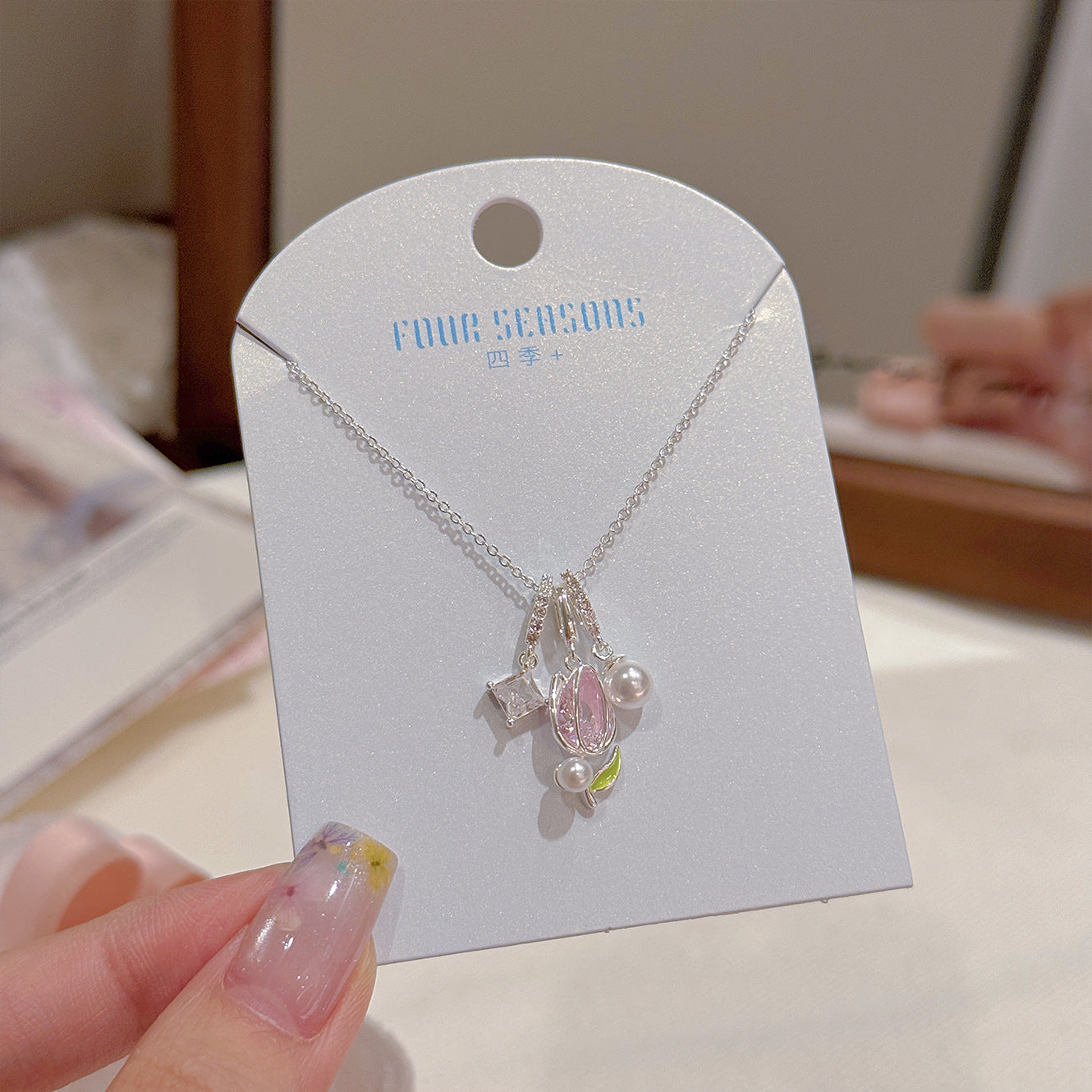 Elegant Tulip Pendant Necklace Sweet Luxury Versatile Women Daily Neck Jewelry