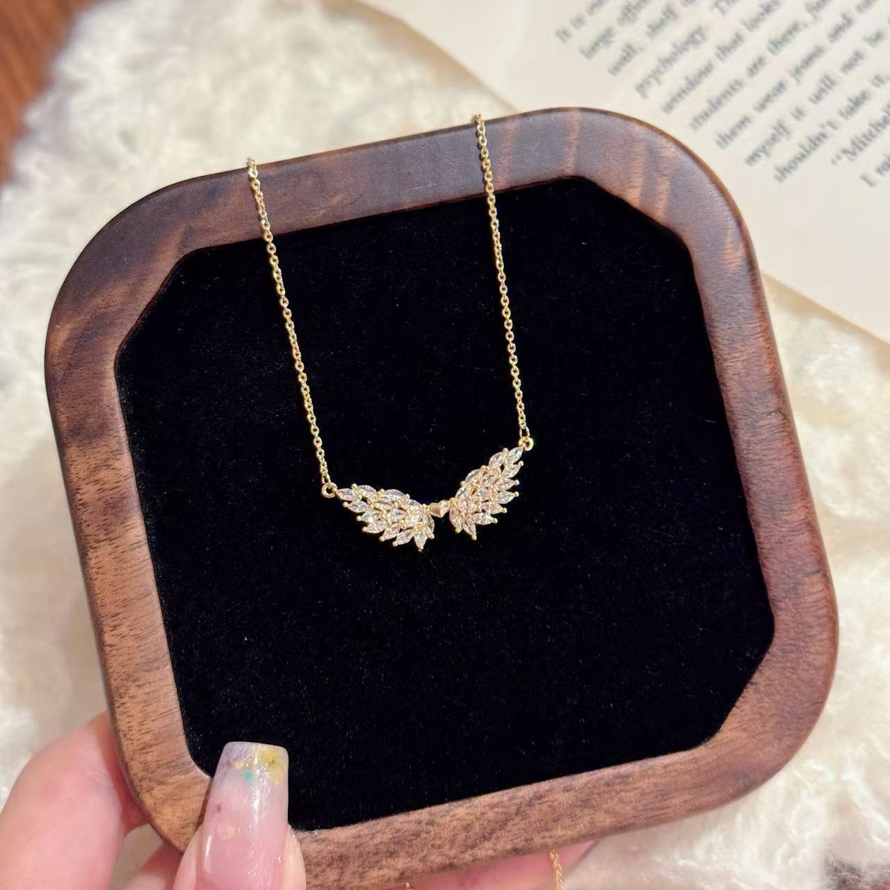 Heart Angel Wings Necklace, Niche Luxury Stylish Clavicle Chain, Sweet Exquisite Design All-match Fashion Neck Jewelry for Women