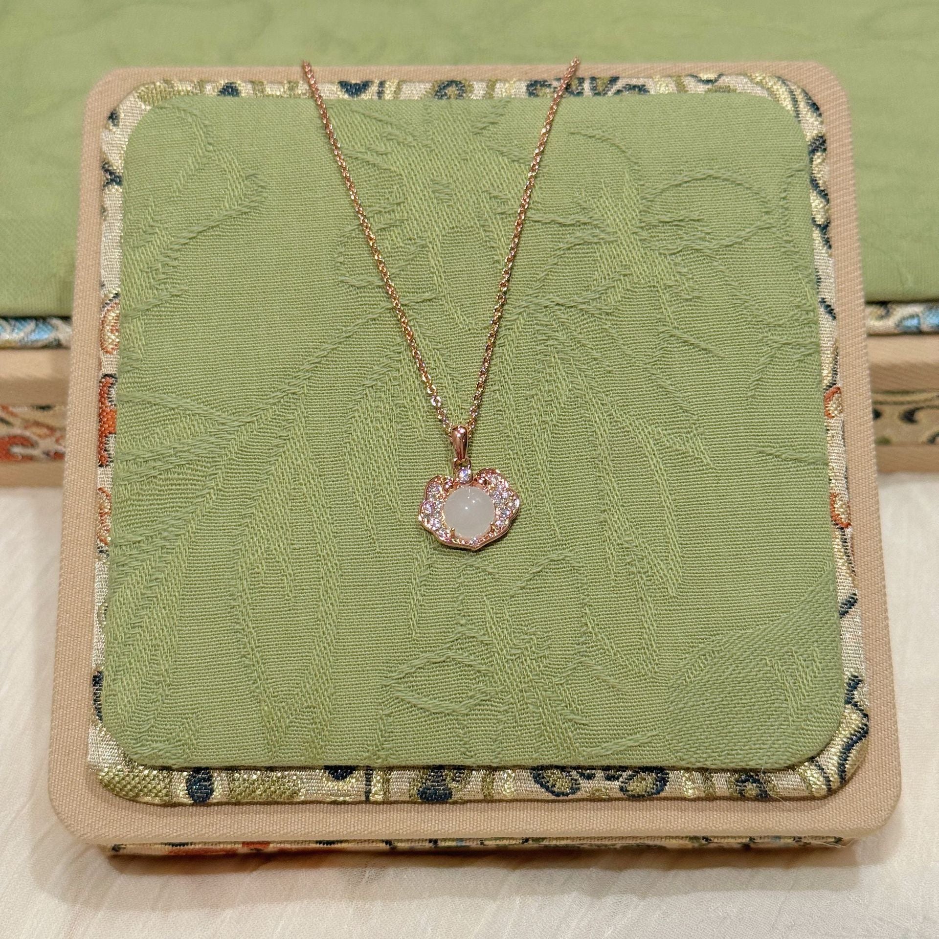 Vintage Gourd Peace Lock Necklace, Chinese Style Ginkgo Leaf Necklace, Zodiac Year Elegant Exquisite National Trend Jewelry for Women