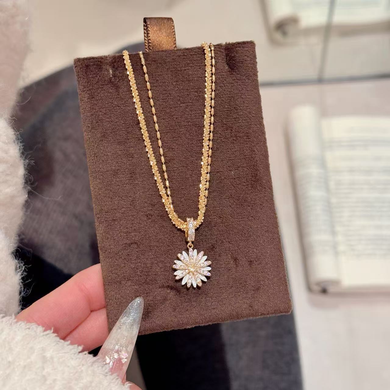 New Daisy Series Jewelry Set, Luxury Exquisite Necklace Earrings Bracelet, INS Hot Niche Design Versatile Women Ornaments