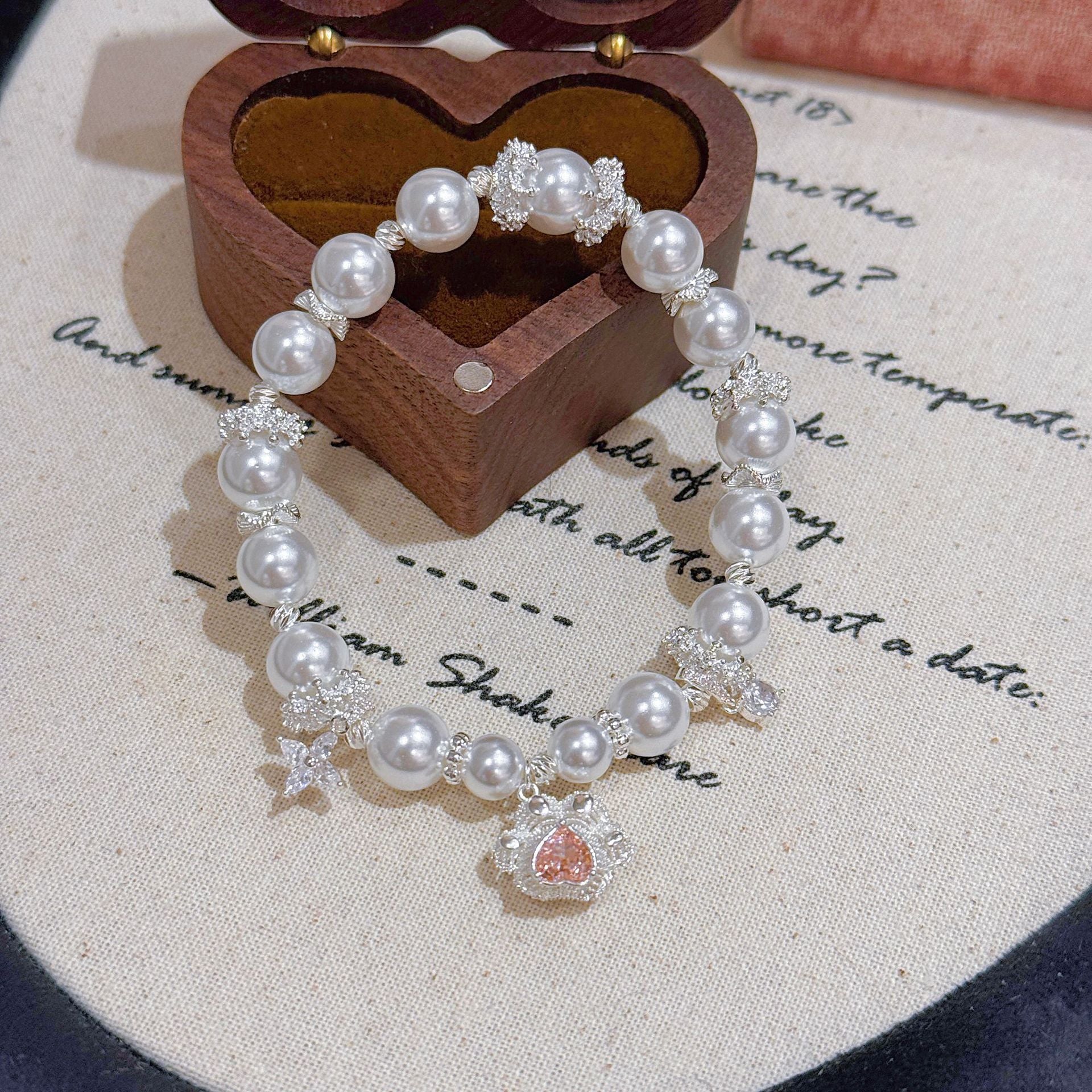 Cat Paw Heart Pearl Bracelet, Luxury Elegant Wrist Jewelry, Sweet Cute Exquisite All-match Fashion Bracelet for Outdoor Wear