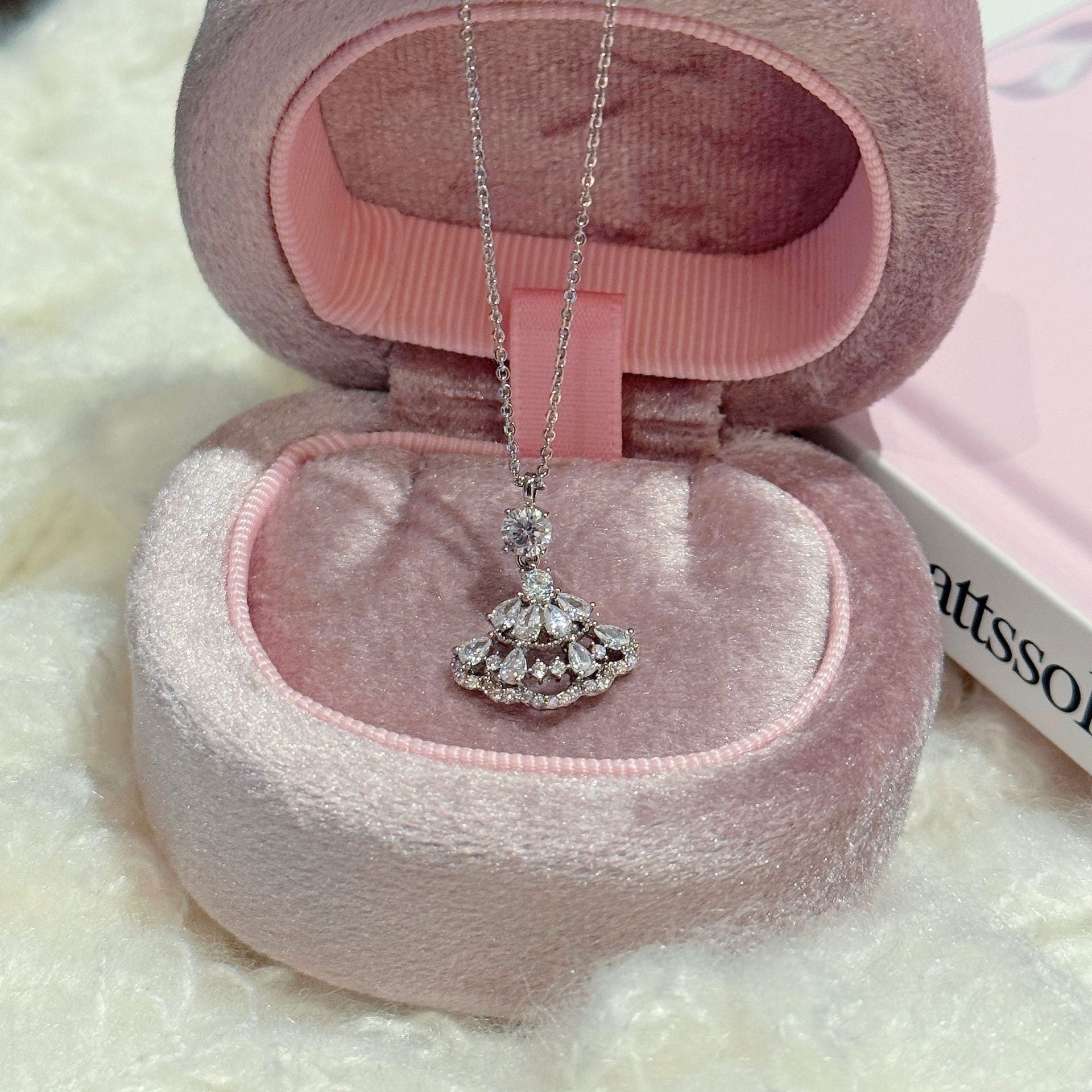 Shiny Rhinestone Dress Pendant Necklace, Luxury Gentle Vibe Daily Fashion Clavicle Chain