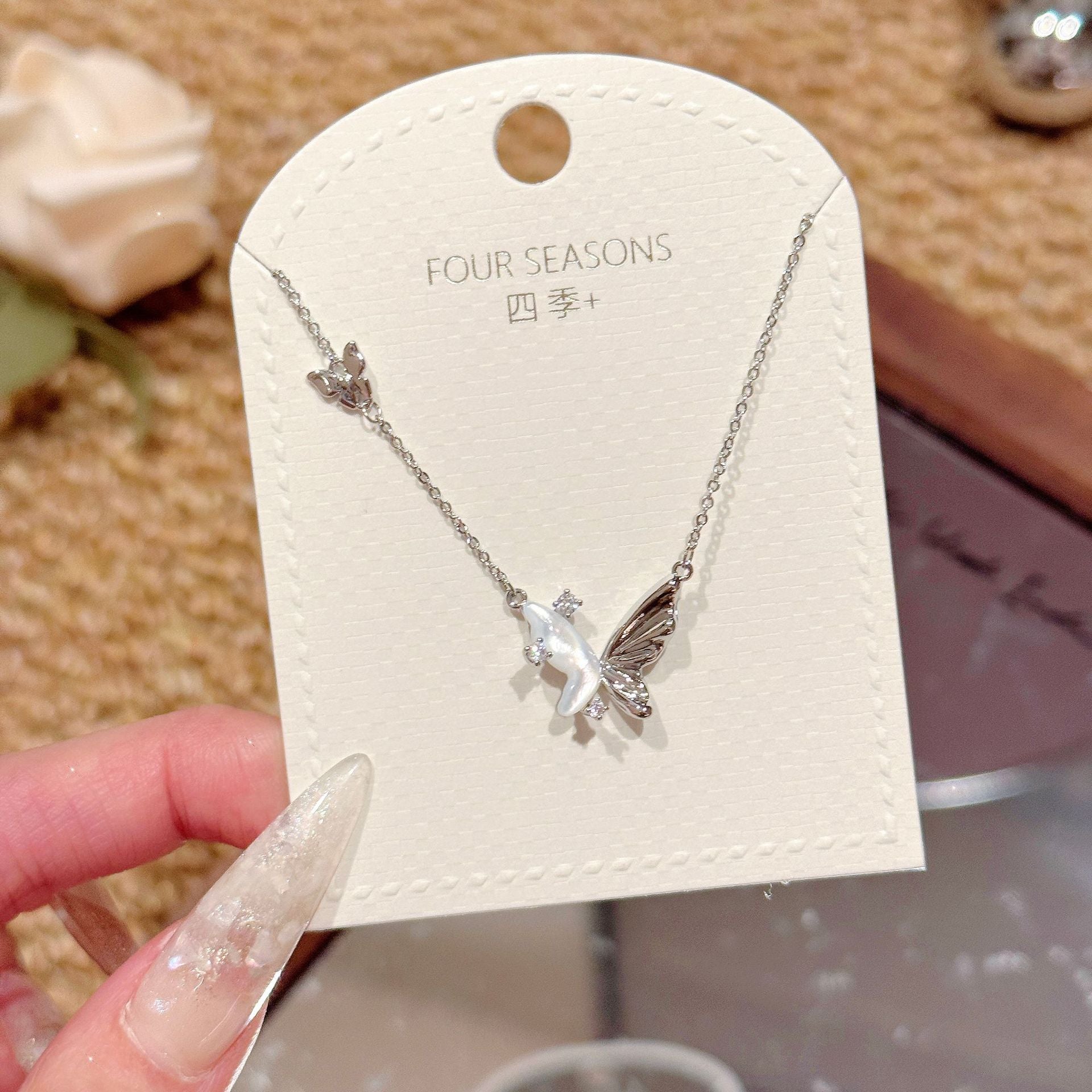 Butterfly Clavicle Necklace, Luxury Niche Pendant Necklace, Exquisite Fresh Sweet Minimalist Jewelry for Women Daily Wear