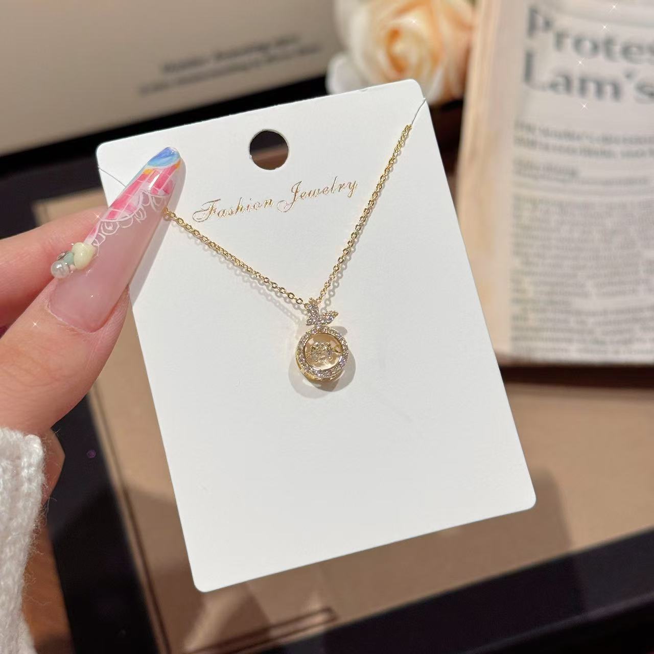 Minimalist Butterfly Pendant Necklace, Luxury Niche Round Clavicle Chain, Exquisite Versatile Fashion Jewelry
