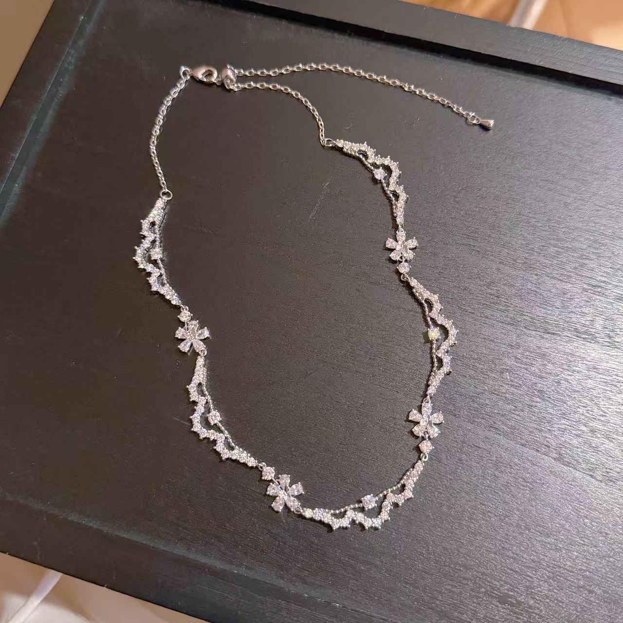Sparkling Flower Pendant Necklace, Minimalist Niche Luxury Clavicle Chain, Sweet Elegant Dainty Necklace