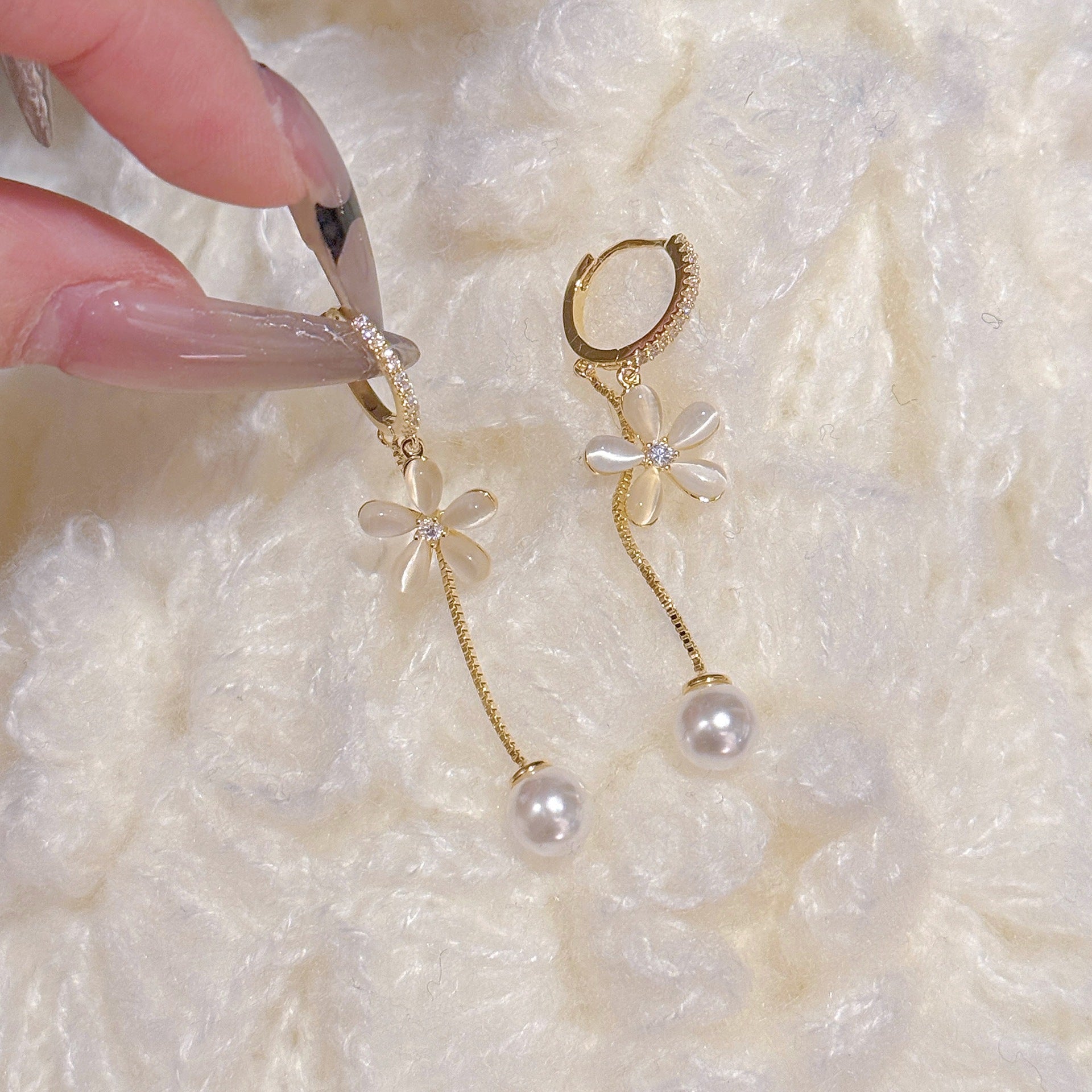 Long Pearl Tassel Flower Huggie Earrings Luxury Women Ear Jewelry