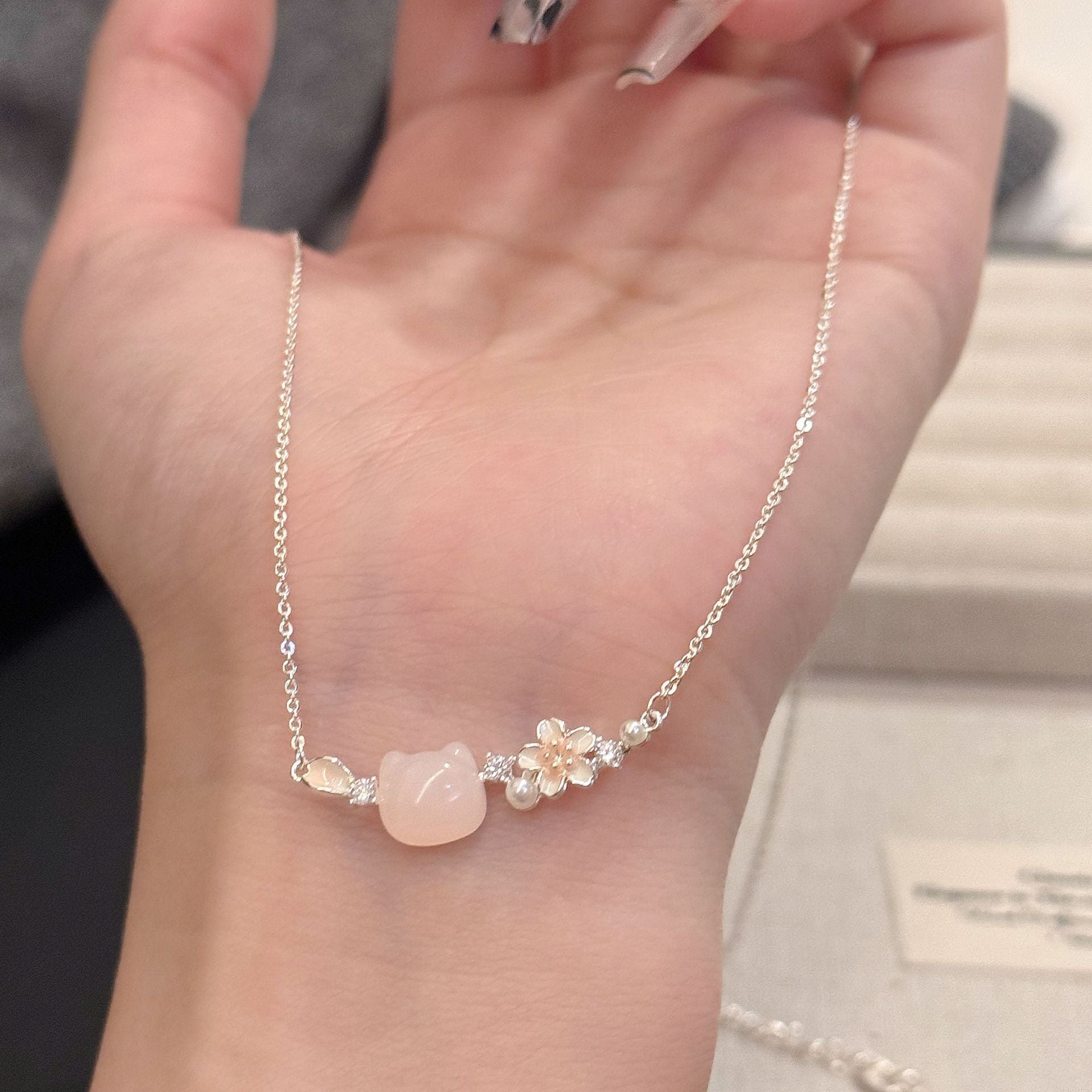 New Arrival Spring Floral Pink Cat Necklace Niche High Grade Delicate Clavicle Chain Versatile Women Fashion Accessories