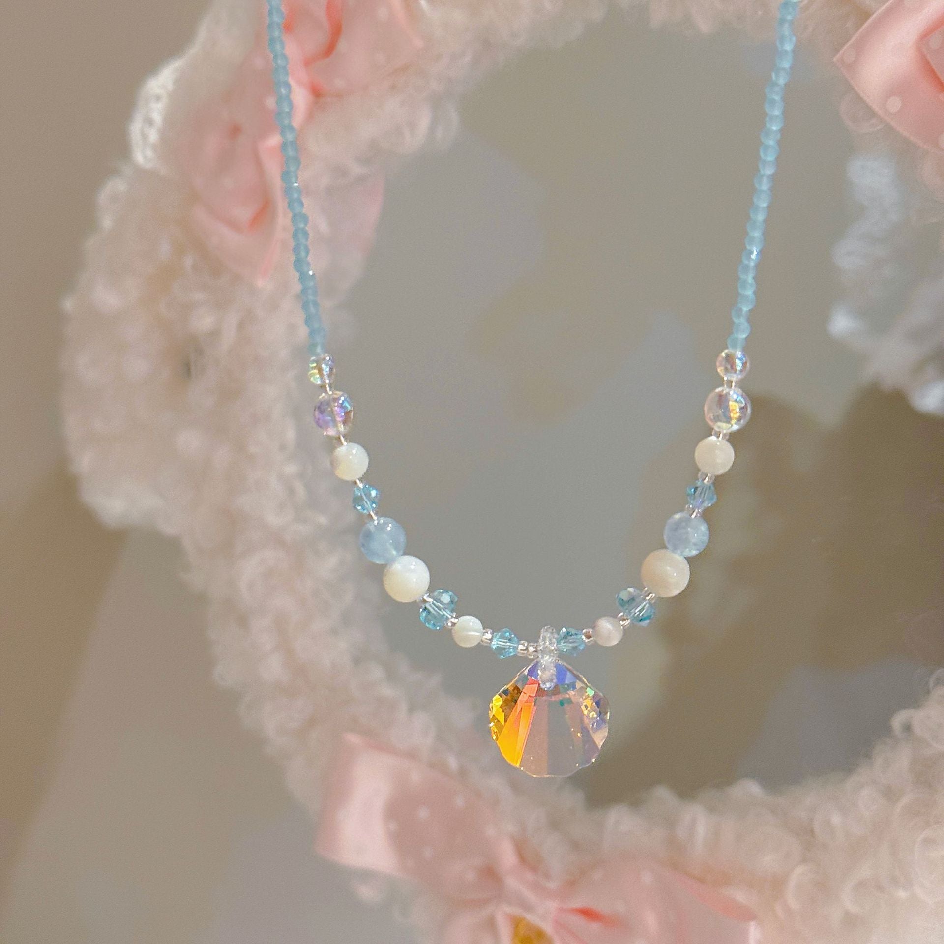 Crystal Natural Shell Pendant Necklace, Luxury Niche High-End Sweet Dainty Elegant Adjustable Collarbone Chain for Women Daily Jewelry