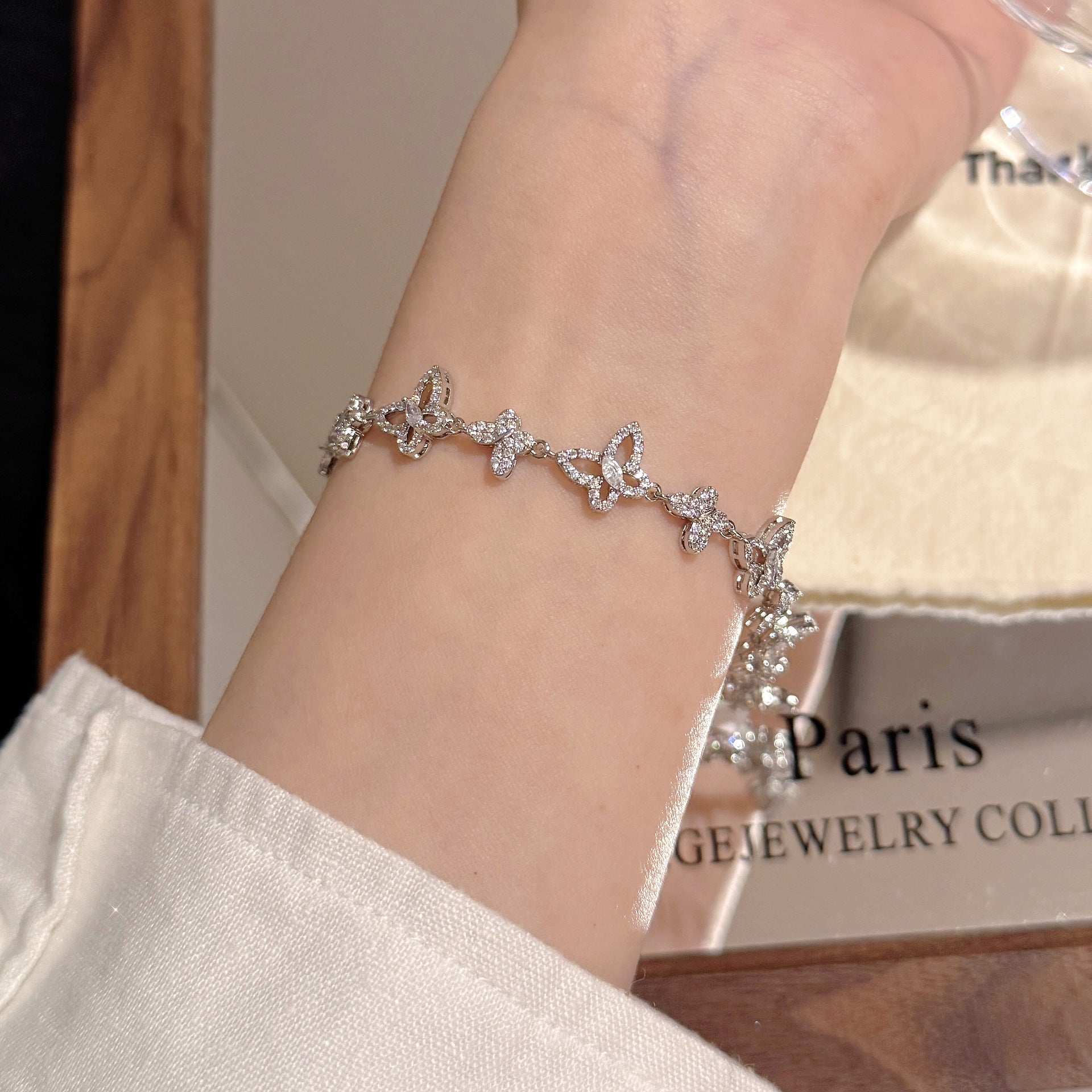 Luxury Vivid Butterfly Bracelet, Niche Ins Style Elegant All-Match Women Wrist Jewelry, Perfect Friendship Gift for Best Friends