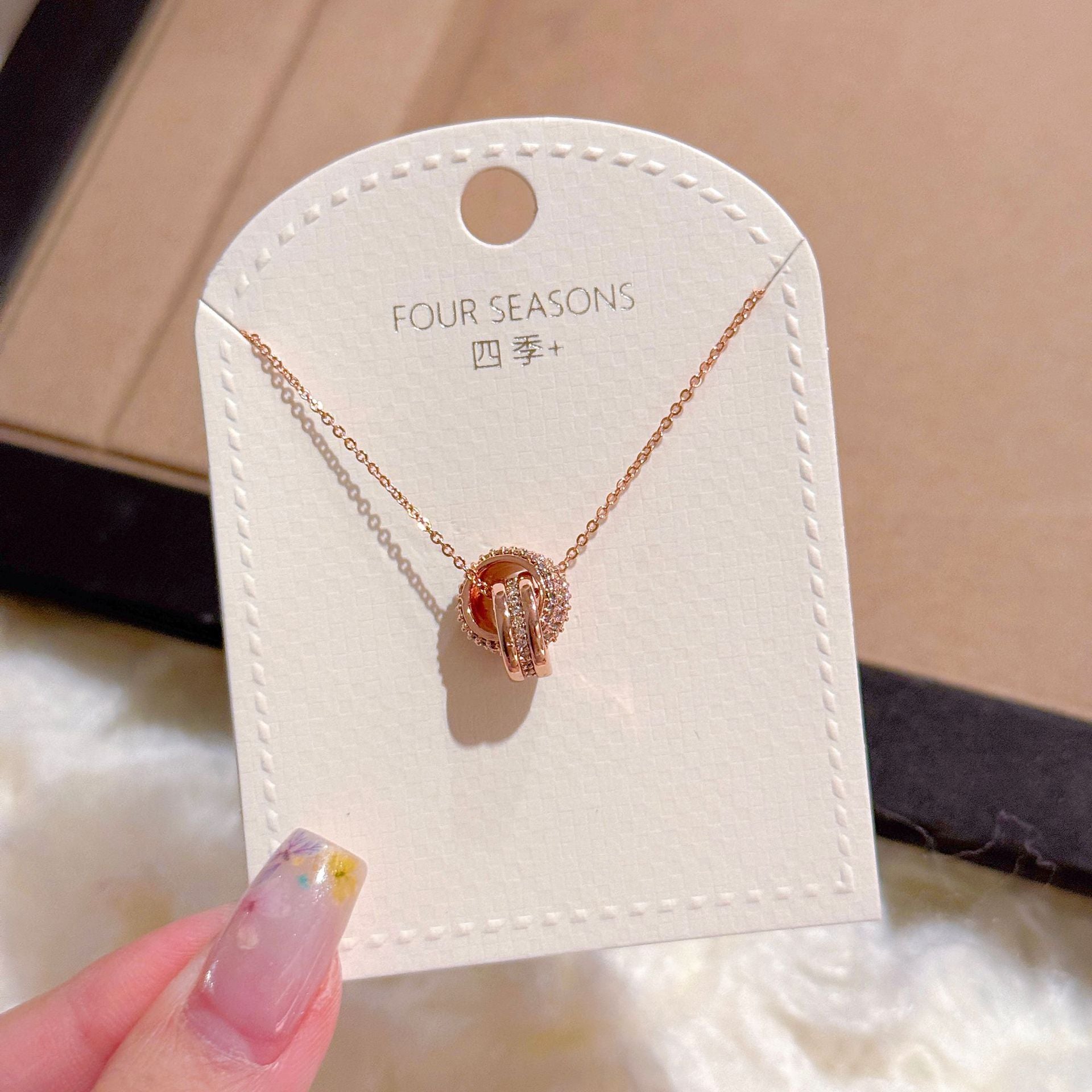 Double Interlocking Rings Necklace, Luxury Elegant Clavicle Chain, Exquisite Fashion Jewelry Gift for Girlfriend